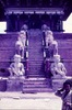 Sculptures de chaque côté des marches du temple de Nyatapola.