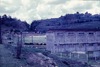 Usine (?) à Chobar avec à l'arrière-plan le temple de Jalbinayak.