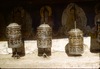 Moulins à prières sur le pourtour du stupa de Bodnath.