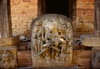 Stèle en pierre figurant Vishnu Narasimha (l'Homme-lion) dans l'enceinte du temple de Changu Narayan. 