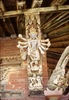 Aisselier sculpté du temple de Kileshwar Mahadev dans l'enceinte du temple de Changu Narayan.