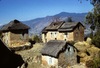 Maisons villageoises sur la montée vers le sanctuaire de Vajra Yogini. 