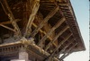 Aisseliers en bois sculptés du temple d'Indreshwar Mahadev.