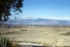 Vue sur Kathmandu au fond depuis la route de Pharping. 