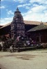 Temples de Siddhi Lakshmi (Bhagawati) et de Vatsala devi. A l'arrière le palais royal de Bhaktapur.