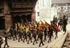 Défilé militaire débutant une fête à Hanuman Dhoka. 