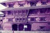 Palais royal de Hanuman Dhoka (intérieur). Façade ornée située sous la tour de Kirtipur donnant sur le le Nasal chok.