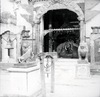 Façade principale du temple de Jalbinayak (dédié à Ganesh).