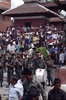 Indra Jatra : cérémonie d'érection du mât (1er jour, astrologiquement daté), fanfare