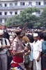 Indra Jatra : cérémonie d'érection du mât (1er jour, astrologiquement daté). A cette occasion, toutes les troupes de danses sont présentes