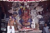 Indra Jatra : petit autel temporaire à Bhairav, près de Svet Bhairav à Hanuman Dhoka