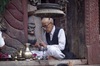 Indra Jatra : puja régulière à Svet Bhairav, à Hanuman Dhoka