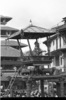 Indra Jatra : échafaudage portant la statue d'Indra