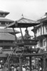 Indra Jatra : échafaudage portant la statue d'Indra
