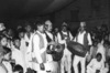 Kun pyaakhan (kũ pyākhã) lors de l'Indra Jatra : musiciens. Représentation annuelle du théâtre dansé d'enfants kun pyaakhan (kũ pyākhã) lors de l'Indra Jatra. Interprété par des garçons (moins de 16 ans) choisis parmi les quatre clans shivaïtes fondateurs du village, cet art performatif a aujourd'hui disparu
 