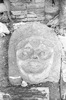 Fabrication de masques rituels par les Citrakar : le modèle d'une divinité terrible (?). Fabrication de masques rituels par la caste des Citrakar (