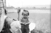 Enfant aux yeux maquillés de khôl en guise de protection